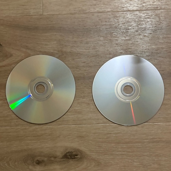 Twilight Saga Breaking Dawn part 1 DVD set with collectible prop flower Like New - Picture 3 of 7